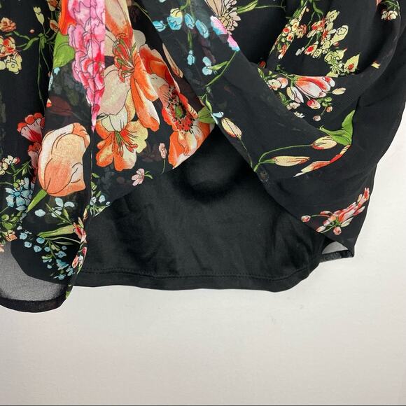 Lily White | Floral Blouse Tropical Black Small - Picture 5 of 5